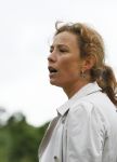 Amsterdam 18 juni 2015
Prinses Marilene en dochter Fee zijn bij het omdoen van de ringen van 3 net geboren ooievaars in het Vondelpark.
