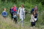 Amsterdam 18 juni 2015
Prinses Marilene en dochter Fee zijn bij het omdoen van de ringen van 3 net geboren ooievaars in het Vondelpark.
