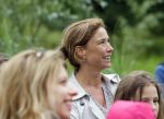 Amsterdam 18 juni 2015
Prinses Marilene en dochter Fee zijn bij het omdoen van de ringen van 3 net geboren ooievaars in het Vondelpark.