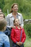 Amsterdam 18 juni 2015
Prinses Marilene en dochter Fee zijn bij het omdoen van de ringen van 3 net geboren ooievaars in het Vondelpark.