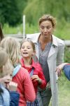 Amsterdam 18 juni 2015
Prinses Marilene en dochter Fee zijn bij het omdoen van de ringen van 3 net geboren ooievaars in het Vondelpark.