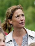 Amsterdam 18 juni 2015
Prinses Marilene en dochter Fee zijn bij het omdoen van de ringen van 3 net geboren ooievaars in het Vondelpark.
