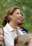 Amsterdam 18 juni 2015
Prinses Marilene en dochter Fee zijn bij het omdoen van de ringen van 3 net geboren ooievaars in het Vondelpark.