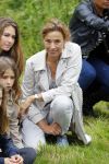 Amsterdam 18 juni 2015
Prinses Marilene en dochter Fee zijn bij het omdoen van de ringen van 3 net geboren ooievaars in het Vondelpark.