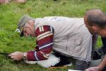 Amsterdam 18 juni 2015
Prinses Marilene en dochter Fee zijn bij het omdoen van de ringen van 3 net geboren ooievaars in het Vondelpark.