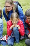 Amsterdam 18 juni 2015
Prinses Marilene en dochter Fee zijn bij het omdoen van de ringen van 3 net geboren ooievaars in het Vondelpark.