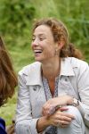 Amsterdam 18 juni 2015
Prinses Marilene en dochter Fee zijn bij het omdoen van de ringen van 3 net geboren ooievaars in het Vondelpark.