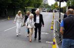 Wimbledon 7 juli 2015
Richard Branson en zijn moeder Eva arriveren bij het tennis tournooi van Wimbledon.