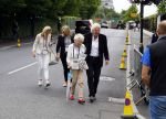 Wimbledon 7 juli 2015
Richard Branson en zijn moeder Eva arriveren bij het tennis tournooi van Wimbledon.