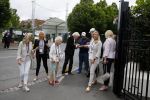 Wimbledon 7 juli 2015
Richard Branson en zijn moeder Eva arriveren bij het tennis tournooi van Wimbledon.