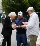 Wimbledon 7 juli 2015
Richard Branson en zijn moeder Eva arriveren bij het tennis tournooi van Wimbledon.