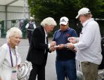 Wimbledon 7 juli 2015
Richard Branson en zijn moeder Eva arriveren bij het tennis tournooi van Wimbledon.