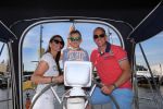 Sneek, 2 Augustus 2015
Rintje Ritsma met zijn vriendin Youandi Mazeland en haar zoon Clemens
met hun boot de Bluefin