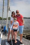 Sneek, 2 Augustus 2015
Rintje Ritsma met zijn vriendin Youandi Mazeland en haar zoon Clemens
met hun boot de Bluefin