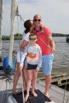 Sneek, 2 Augustus 2015
Rintje Ritsma met zijn vriendin Youandi Mazeland en haar zoon Clemens
met hun boot de Bluefin