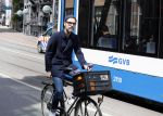 Amsterdam 20 juni 2015
Rolf Snoeren (Viktor en Rolf) op de fiets in amsterdam