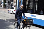 Amsterdam 20 juni 2015
Rolf Snoeren (Viktor en Rolf) op de fiets in amsterdam