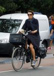 Amsterdam 12 augustus 2015 
Susan Visser met hondje op de fiets.