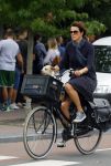 Amsterdam 12 augustus 2015 
Susan Visser met hondje op de fiets.