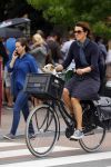 Amsterdam 12 augustus 2015 
Susan Visser met hondje op de fiets.