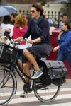 Amsterdam 12 augustus 2015 
Susan Visser met hondje op de fiets.