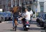 Amsterdam 16 juli 2015
Sven Kramer op zijn vespa scooter met zijn zus op de fiets