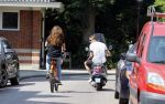 Amsterdam 16 juli 2015
Sven Kramer op zijn vespa scooter met zijn zus op de fiets