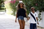 ibiza 5 augustus 2015
Sylvie Meis en Damian v d Vaart op ibiza de dag naar het uitgaan van de relatie met Momo