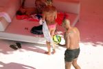 ibiza 27 juli 2015
Sylvie Meis en haar vriend Momo hebben discussie bij het zwembad. Zoon Damian is daarbij aanwezig.