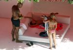 ibiza 27 juli 2015
Sylvie Meis en haar vriend Momo hebben discussie bij het zwembad. Zoon Damian is daarbij aanwezig.