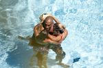ibiza 27 juli 2015
Sylvie Meis Damian v d Vaart en vriend Momo in het zwembad van Las Boas op ibiza aan de haven
