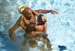 ibiza 27 juli 2015
Sylvie Meis Damian v d Vaart en vriend Momo in het zwembad van Las Boas op ibiza aan de haven
