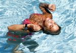 ibiza 27 juli 2015
Sylvie Meis Damian v d Vaart en vriend Momo in het zwembad van Las Boas op ibiza aan de haven