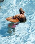 ibiza 27 juli 2015
Sylvie Meis Damian v d Vaart en vriend Momo in het zwembad van Las Boas op ibiza aan de haven