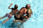 ibiza 27 juli 2015
Sylvie Meis Damian v d Vaart en vriend Momo in het zwembad van Las Boas op ibiza aan de haven