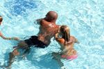 ibiza 27 juli 2015
Sylvie Meis Damian v d Vaart en vriend Momo in het zwembad van Las Boas op ibiza aan de haven