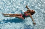 ibiza 27 juli 2015
Sylvie Meis Damian v d Vaart en vriend Momo in het zwembad van Las Boas op ibiza aan de haven