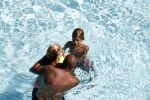 ibiza 27 juli 2015
Sylvie Meis Damian v d Vaart en vriend Momo in het zwembad van Las Boas op ibiza aan de haven