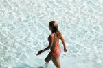 ibiza 27 juli 2015
Sylvie Meis Damian v d Vaart en vriend Momo in het zwembad van Las Boas op ibiza aan de haven