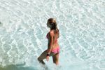 ibiza 27 juli 2015
Sylvie Meis Damian v d Vaart en vriend Momo in het zwembad van Las Boas op ibiza aan de haven