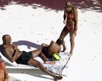 ibiza 27 juli 2015
Sylvie Meis en haar vriend Momo hebben discussie bij het zwembad. Zoon Damian is daarbij aanwezig.