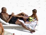 ibiza 27 juli 2015
Sylvie Meis en haar vriend Momo hebben discussie bij het zwembad. Zoon Damian is daarbij aanwezig.