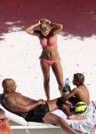 ibiza 27 juli 2015
Sylvie Meis en haar vriend Momo hebben discussie bij het zwembad. Zoon Damian is daarbij aanwezig.