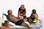 ibiza 27 juli 2015
Sylvie Meis en haar vriend Momo hebben discussie bij het zwembad. Zoon Damian is daarbij aanwezig.