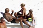 ibiza 27 juli 2015
Sylvie Meis en haar vriend Momo hebben discussie bij het zwembad. Zoon Damian is daarbij aanwezig.