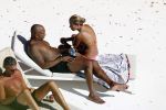 ibiza 27 juli 2015
Sylvie Meis en haar vriend Momo hebben discussie bij het zwembad. Zoon Damian is daarbij aanwezig.