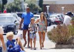 ibiza 29 juli 2015
Sylvie Meis Damian en Momo doen boodschappen in de haven van ibiza.