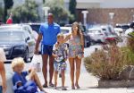 ibiza 29 juli 2015
Sylvie Meis Damian en Momo doen boodschappen in de haven van ibiza.