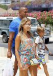 ibiza 29 juli 2015
Sylvie Meis Damian en Momo doen boodschappen in de haven van ibiza.