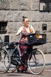 Amsterdam 1 juli 2015 
Trijntje Oosterhuis zwanger met fiets en een vriendin